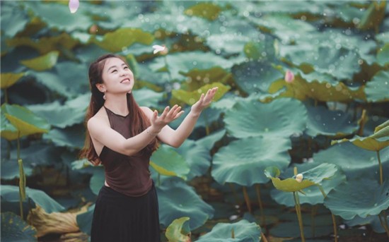 守护绿意盎然的中华大地：浇灌母亲土地的行动